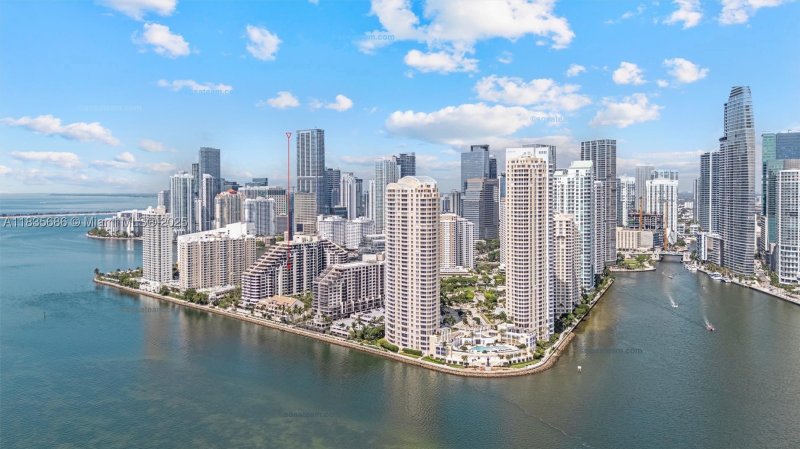 Comprar apartamento no Brickell Key One A1404