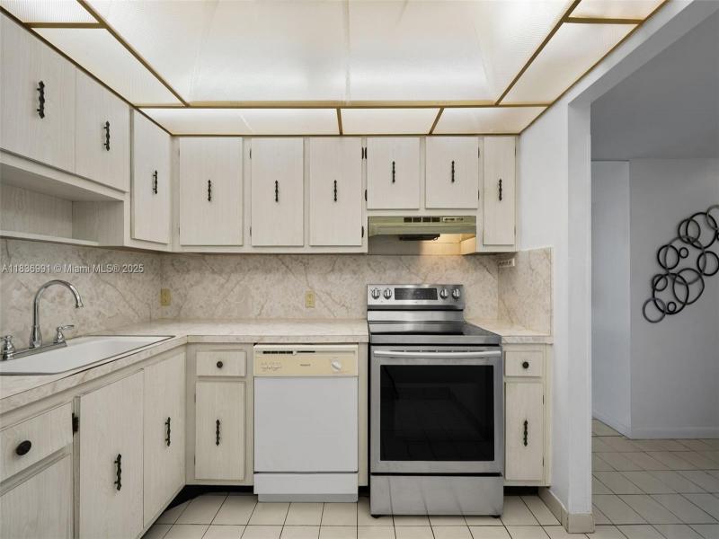 Property photo # 9