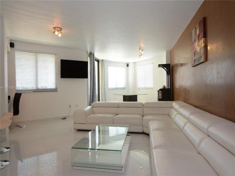 Condo for sale at Waverly Las Olas 705
