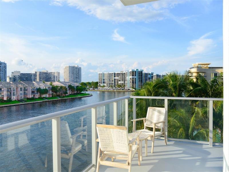Hyde Beach House Apt #R302