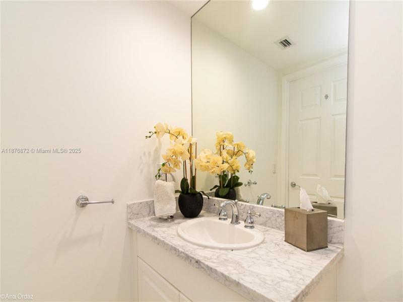 Condo for sale at Hidden Bay PH 2909