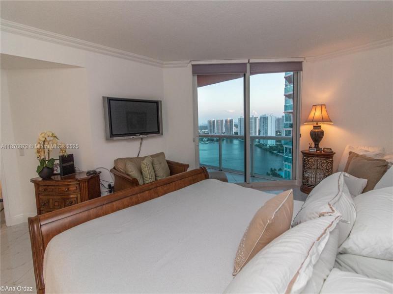 Condo for sale at Hidden Bay PH 2909
