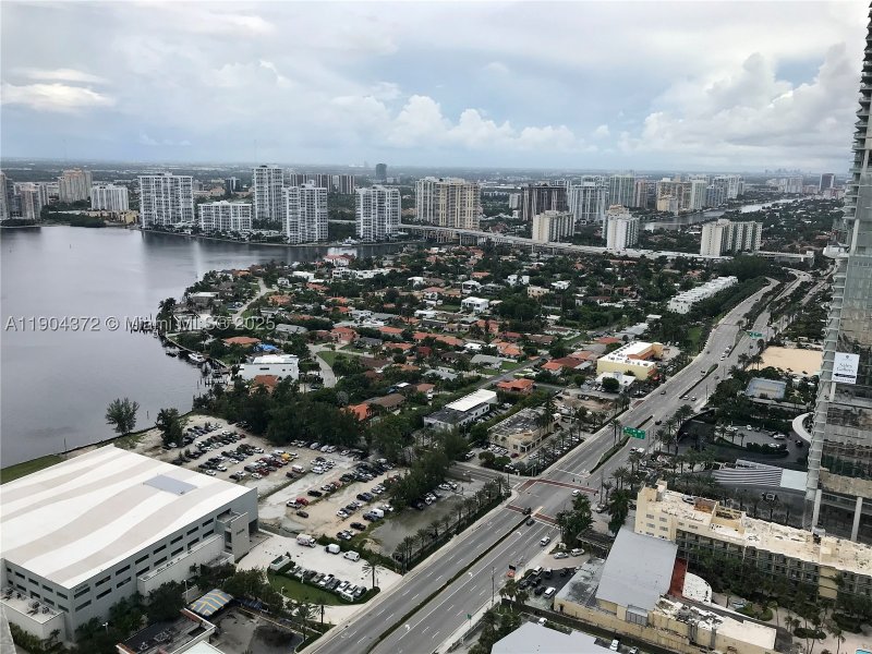 Condo for sale at Trump Royale 5104