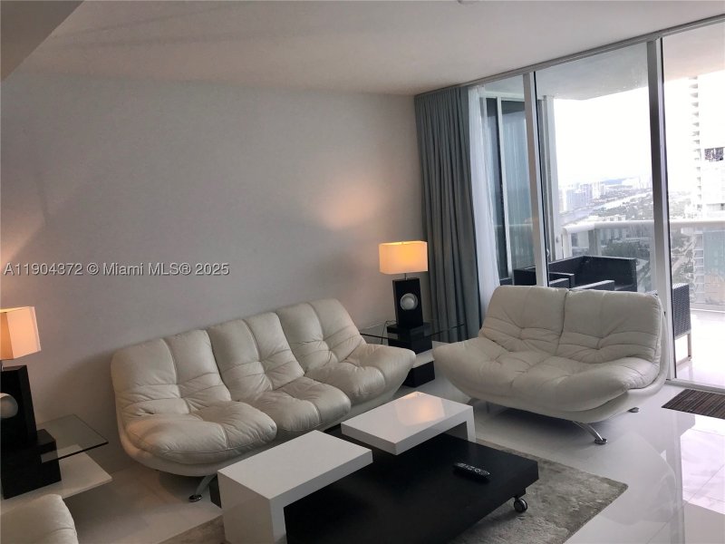Condo for sale at Trump Royale 5104