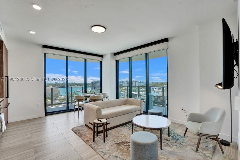 Condo for sale at 72 Park Miami Beach 810
