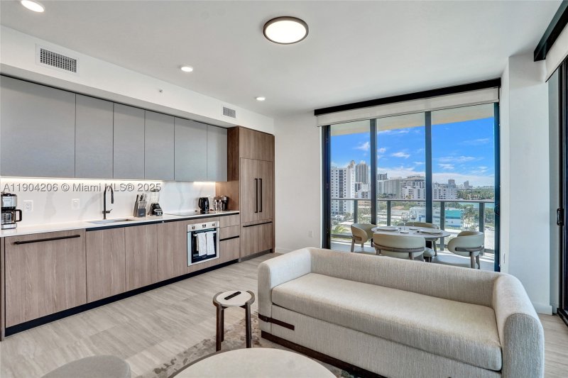 Condo for sale at 72 Park Miami Beach 810