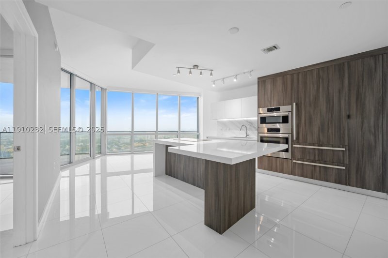 Paramount Miami WorldCenter Apt #4204