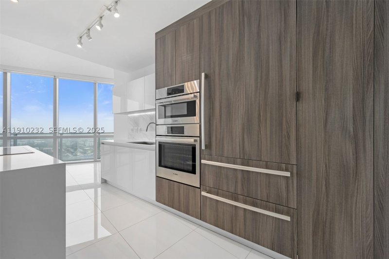 Comprar apartamento no Paramount Miami WorldCenter 4204