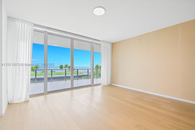 Comprar apartamento no Oceana Key Biscayne 301N