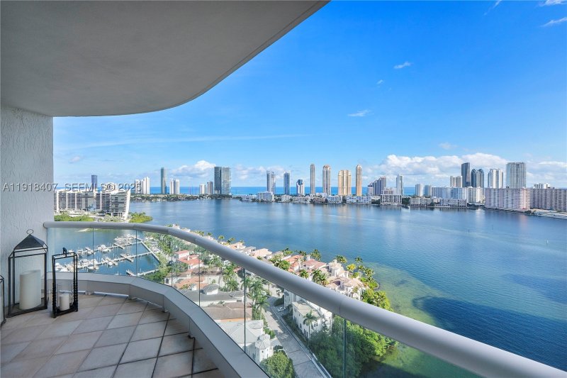 Condo for sale at Bella Mare 2406