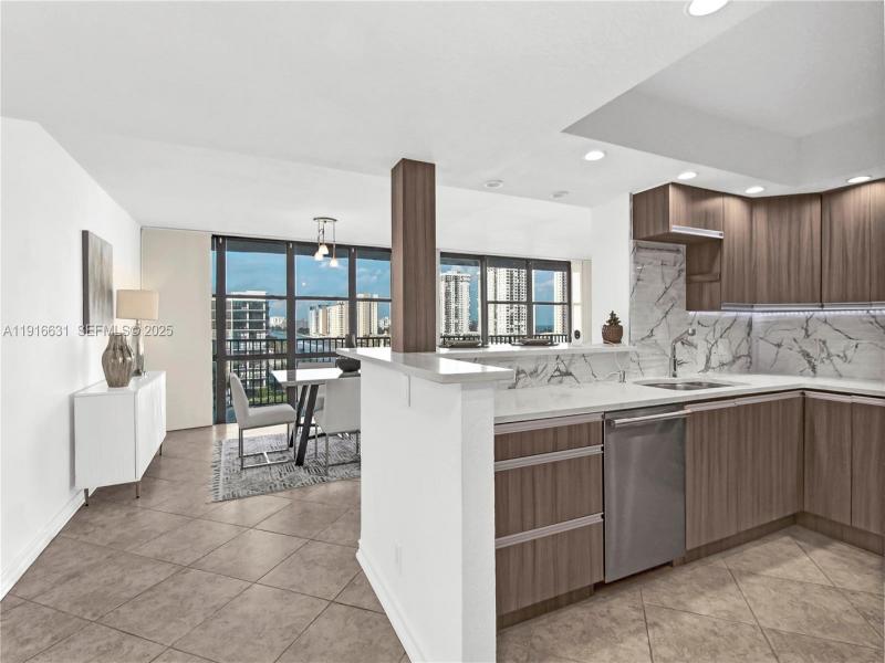 Condo for sale at Oceanview Park 821