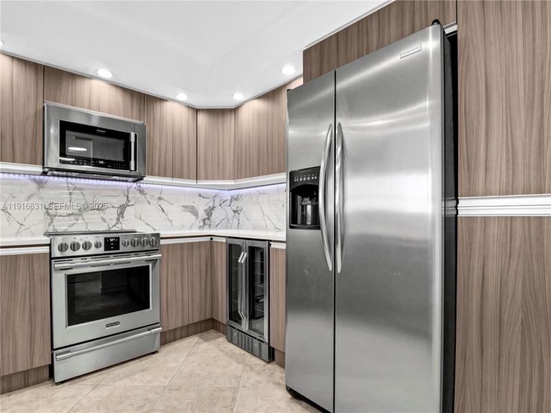 Condo for sale at Oceanview Park 821