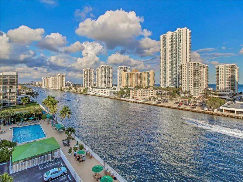 Condo for sale at Oceanview Park 821