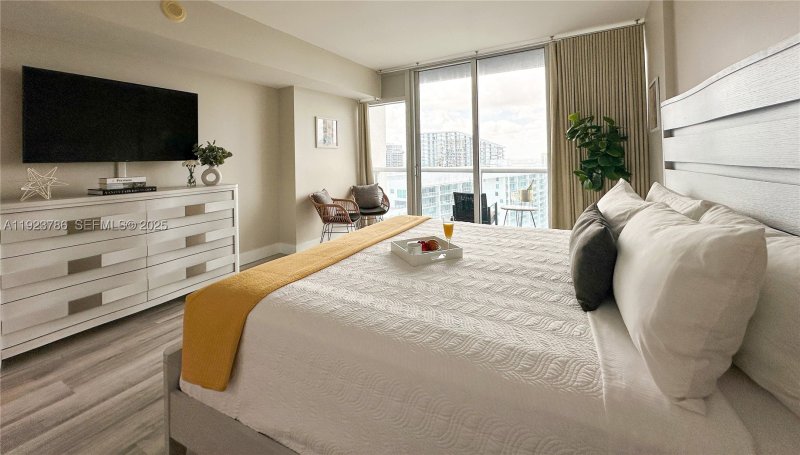 Condo for sale at Icon Brickell Viceroy 4405