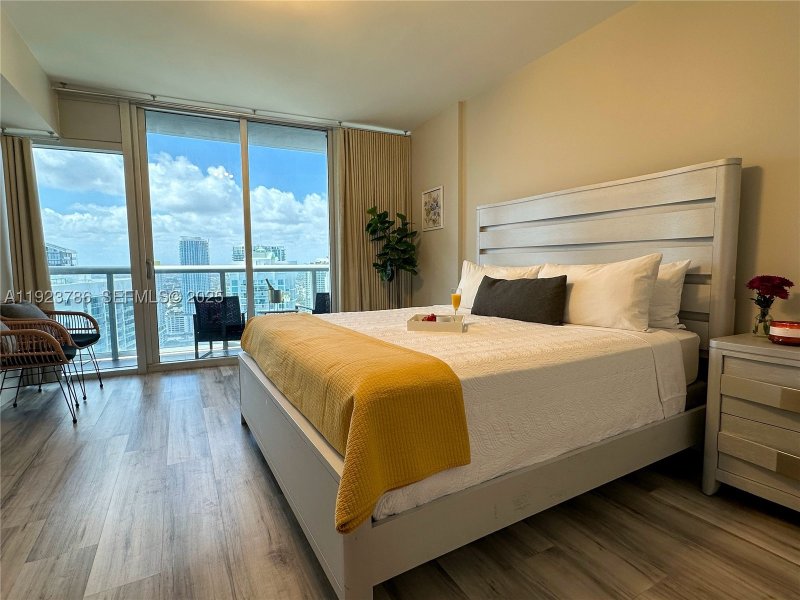 Condo for sale at Icon Brickell Viceroy 4405