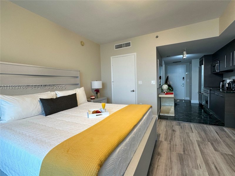 Condo for sale at Icon Brickell Viceroy 4405