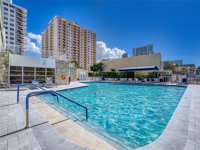 Condo for sale at Plaza Towers South 1405