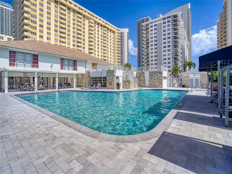 Condo for sale at Plaza Towers South 1405