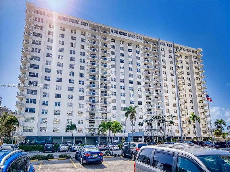 Condo for sale at Plaza Towers South 1405