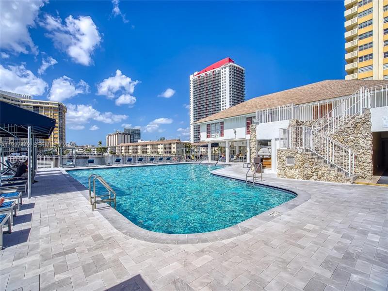 Condo for sale at Plaza Towers South 1405