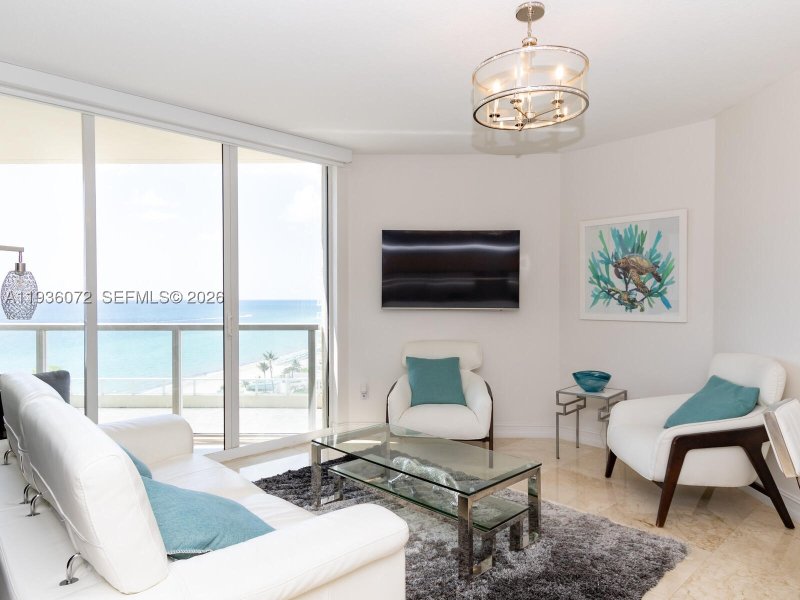 La Perla Apt #1209