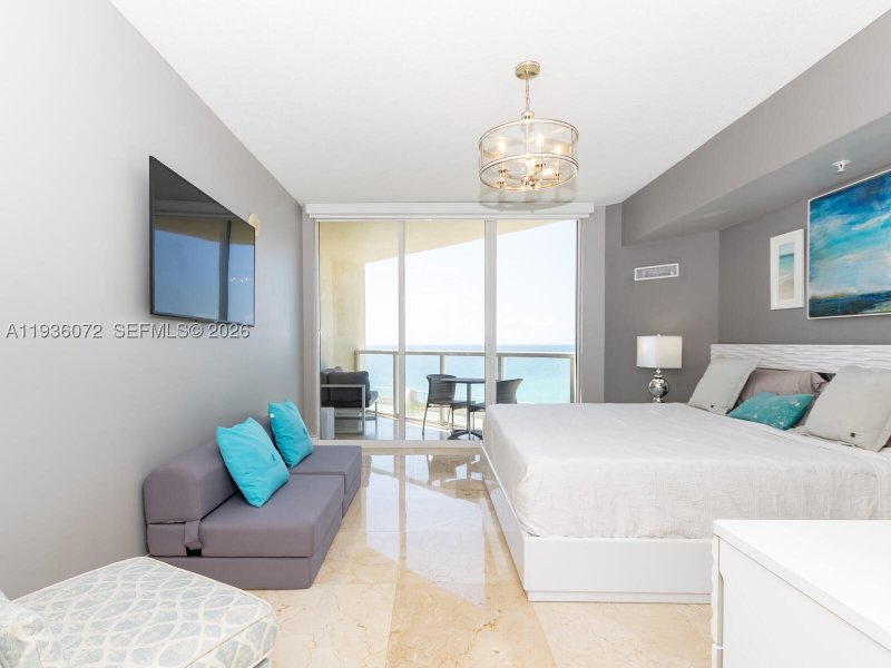 Condo for sale at La Perla 1209