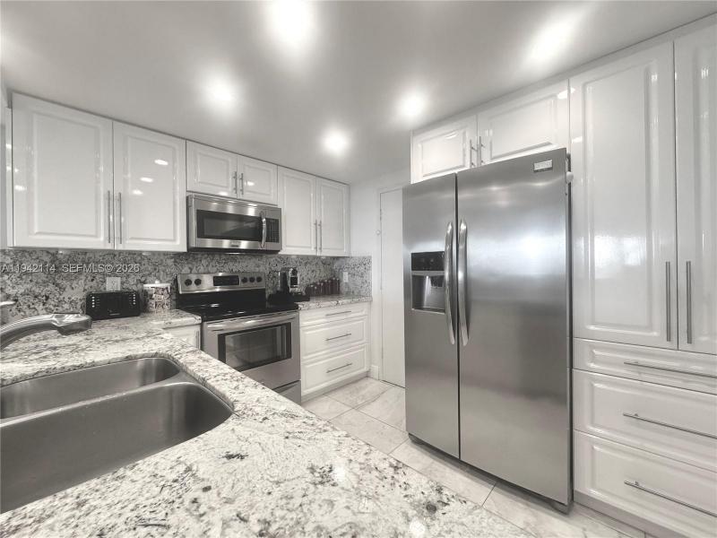 Apartment for rent at Hallmark of Hollywood 519