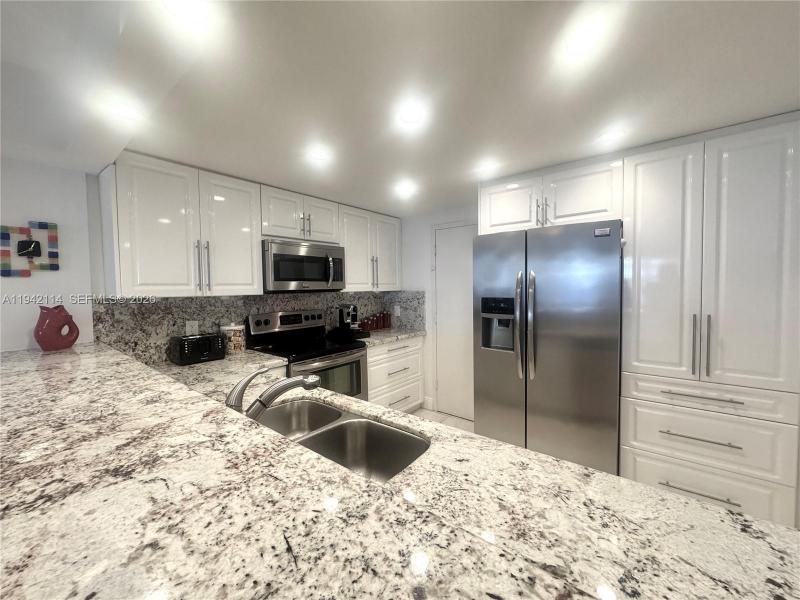 Apartment for rent at Hallmark of Hollywood 519