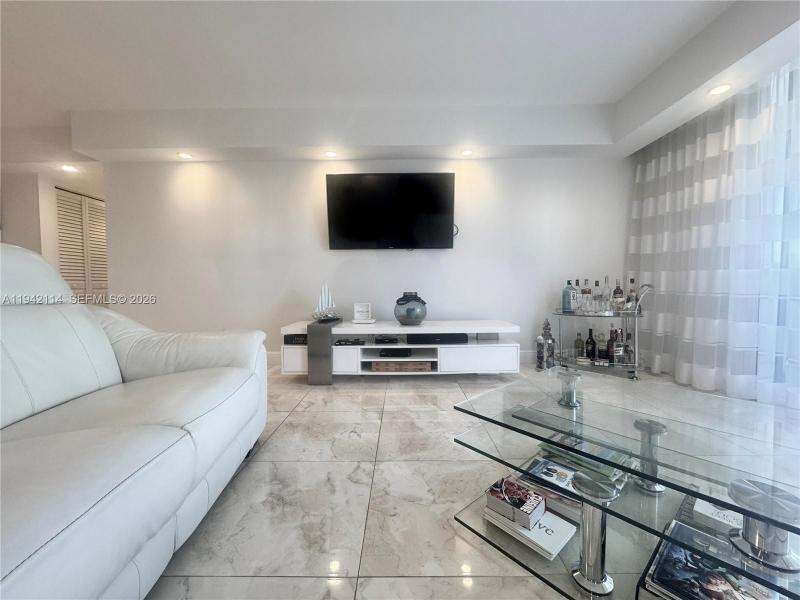 Apartment for rent at Hallmark of Hollywood 519