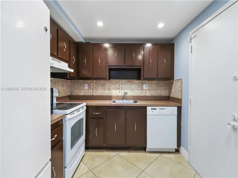 Apartment for rent at Olympus Towers 519