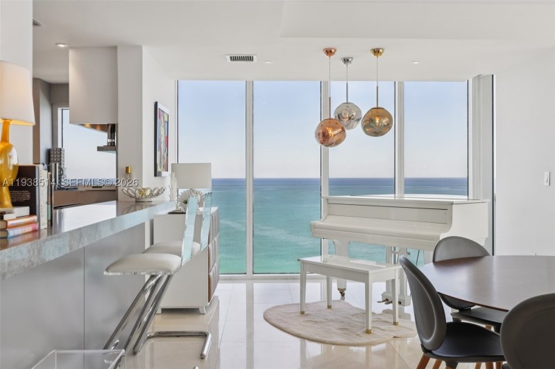 Condo for sale at Harbour House 1110