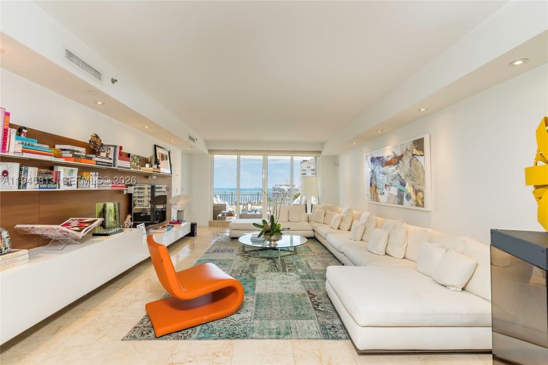 Apartment for rent at Ocean Tower Two 1005