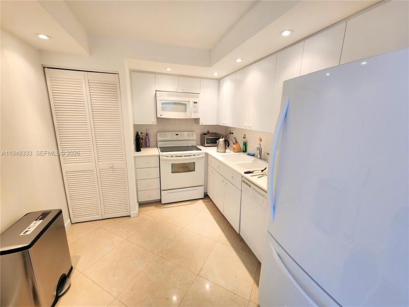 Apartment for rent at Winston Towers 1607