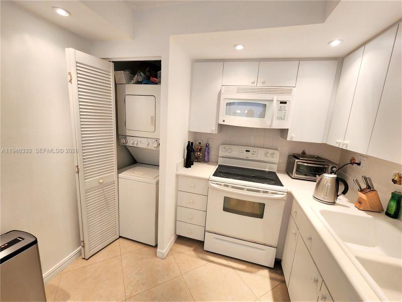 Apartment for rent at Winston Towers 1607