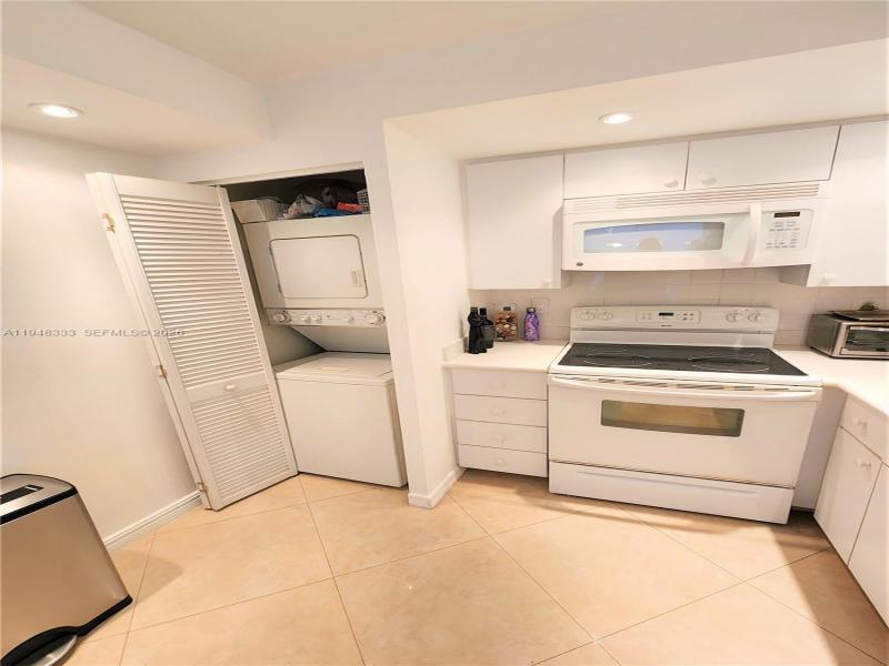 Apartment for rent at Winston Towers 1607