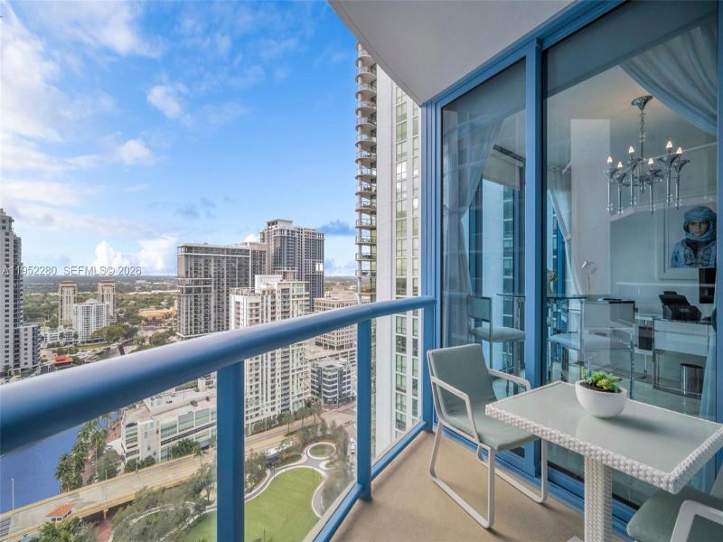 Condo for sale at Las Olas River House 3006