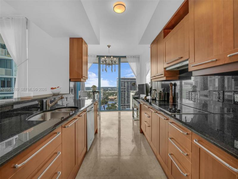 Condo for sale at Las Olas River House 3006