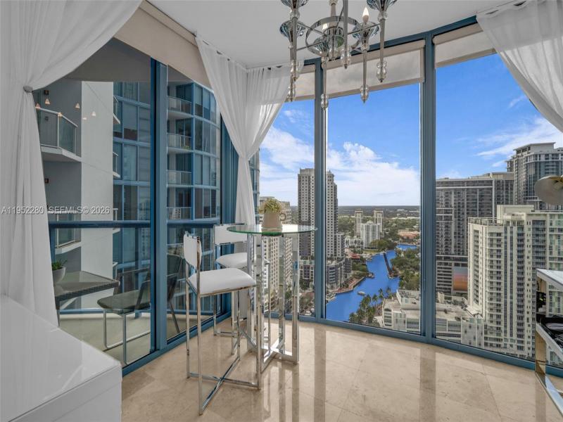 Condo for sale at Las Olas River House 3006