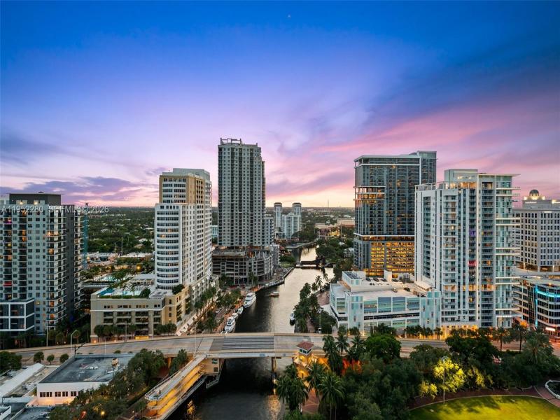 Condo for sale at Las Olas River House 3006