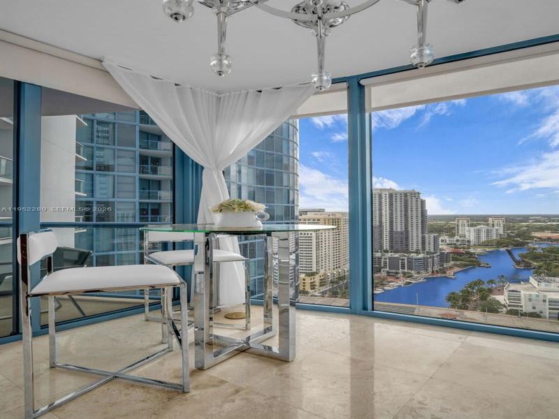 Condo for sale at Las Olas River House 3006