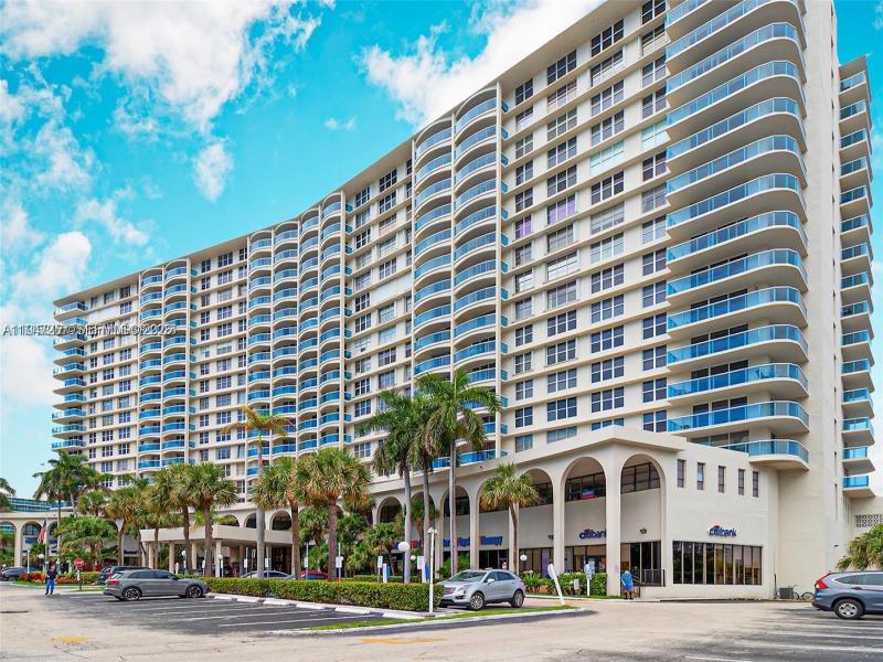 Condo for sale at Hallmark of Hollywood 419