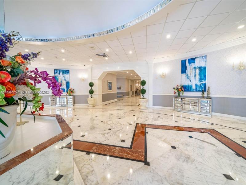 Condo for sale at Hallmark of Hollywood 419