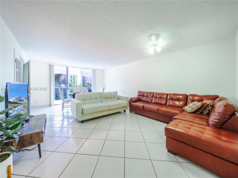 Condo for sale at Hallmark of Hollywood 419