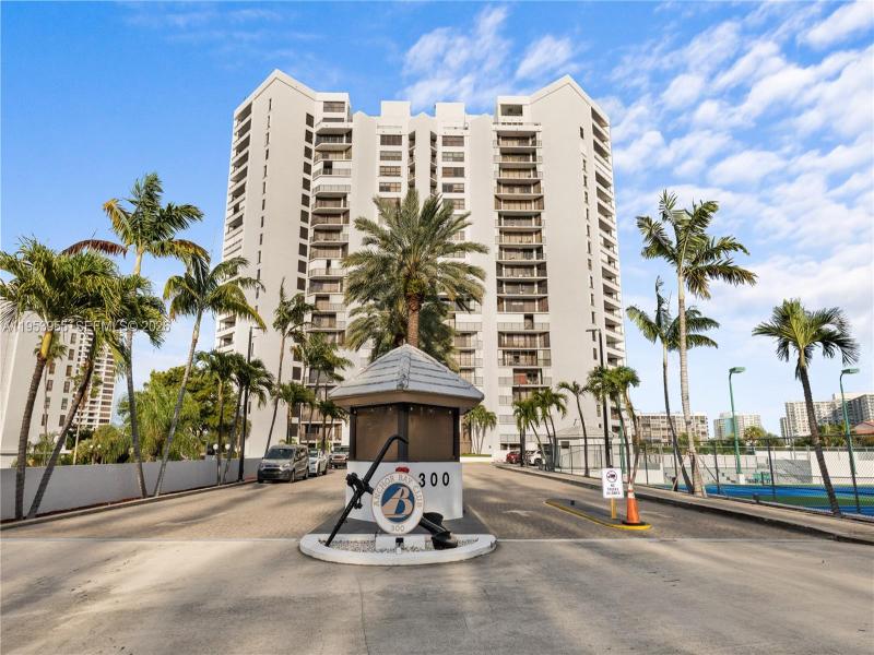 Anchor Bay Club Apt #417