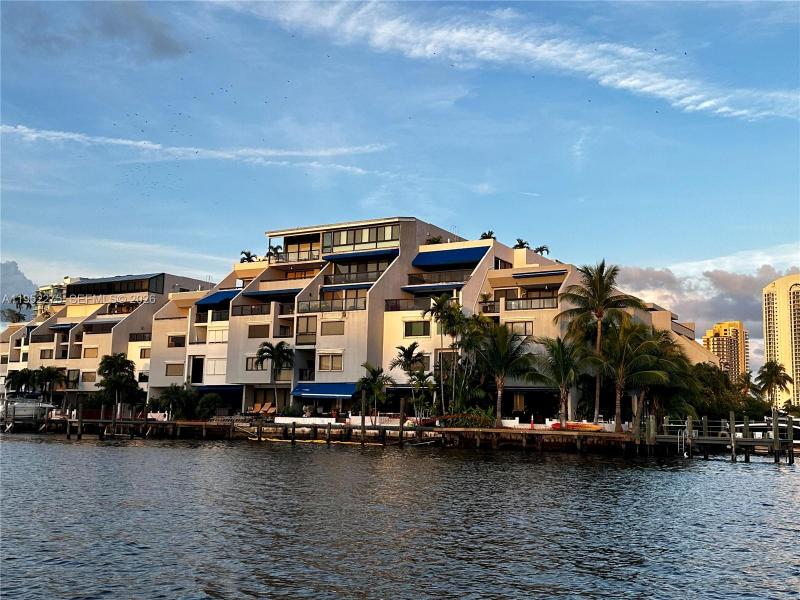 Comprar apartamento en Poinciana Island 1620