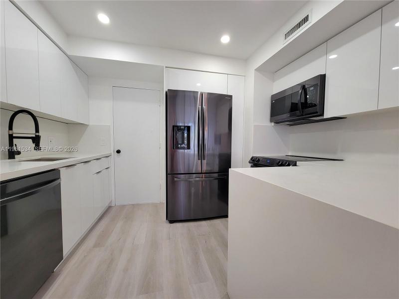 Condo for sale at Alexander Towers 218