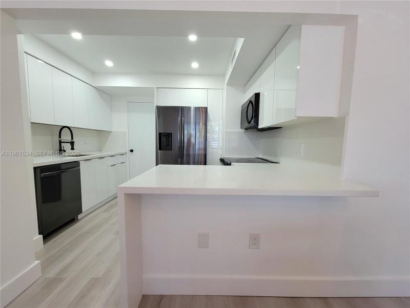 Condo for sale at Alexander Towers 218
