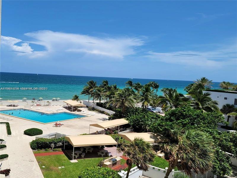 Condo for sale at Alexander Towers 218