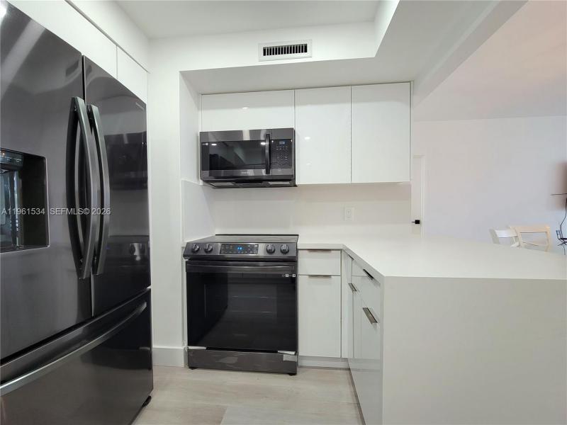 Condo for sale at Alexander Towers 218