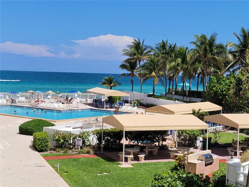 Condo for sale at Alexander Towers 218